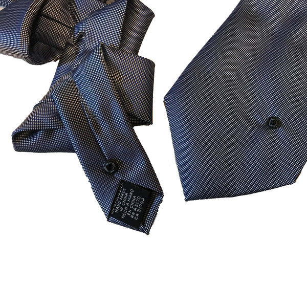 Close-up image of the hidden snap fastener on the blue women’s necktie, showing the ease of use and smooth closure.