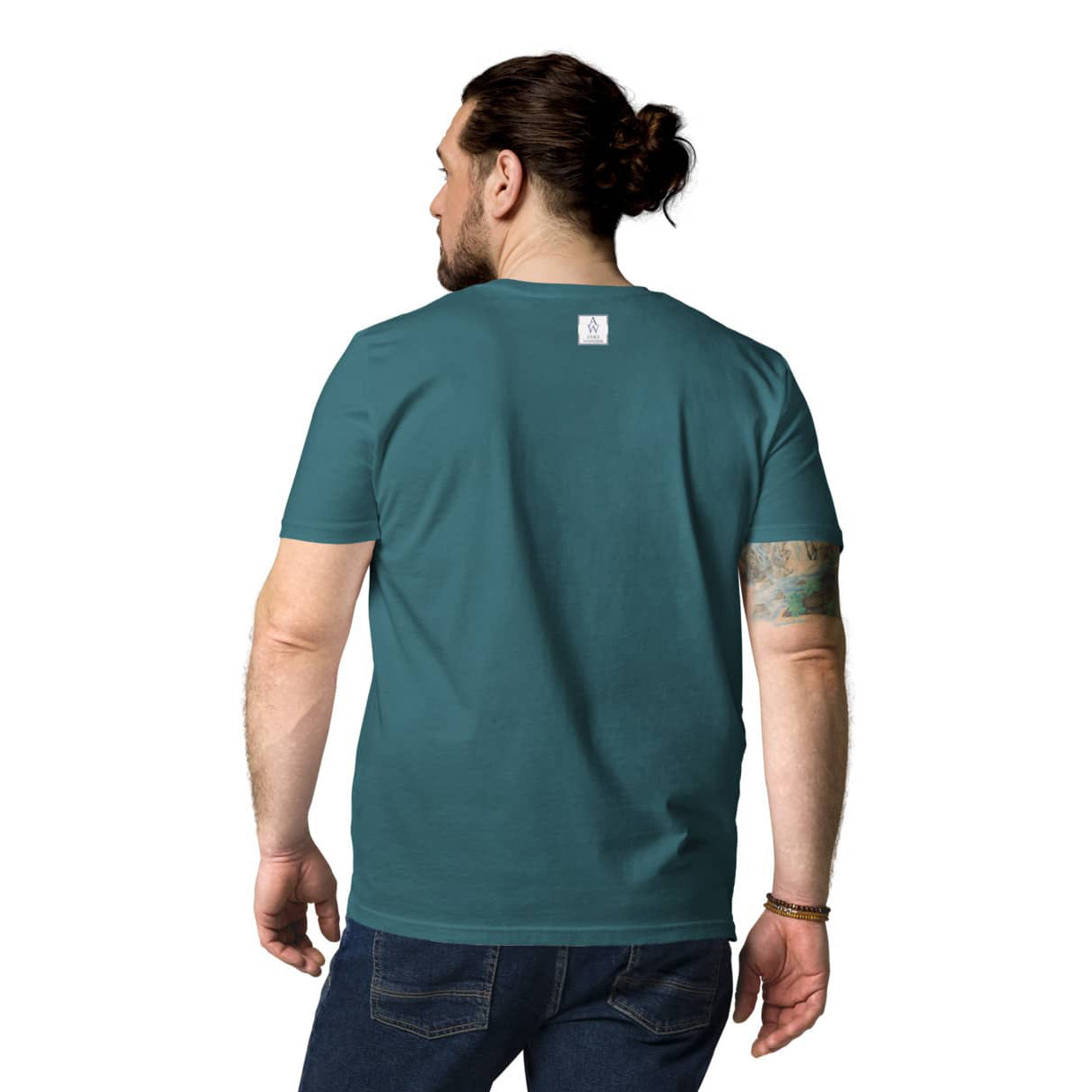 Backside of men's dark blue organic cotton t-shirt, showing Anke Wonder branding below neckline.