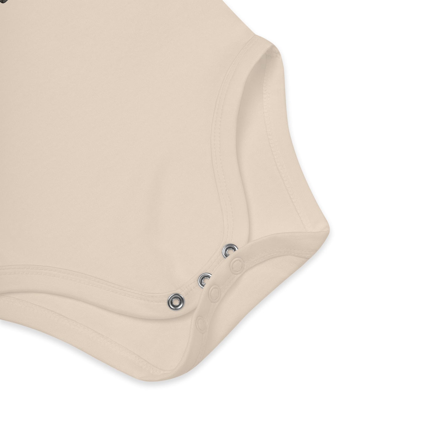 Close-up of poppers at crotch of a natural color short-sleeve organic cotton baby bodysuit by Anke Wonder.