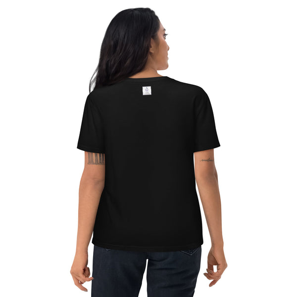 Person wearing a black t-shirt with Anke Wonder logo on the back, standing against a white background