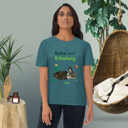 Woman wearing "Ruhe & Erholung" t-shirt in stargazer color, with rabbit and butterfly design by Anke Wonder.
