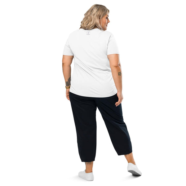 A woman showing the backside of a white organic cotton T-shirt, highlighting the smooth, plain fabric and comfortable fit and the Anke Wonder label.